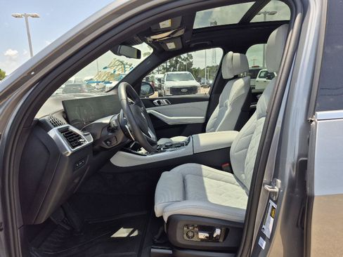 Used 2025 BMW X5 sDrive40i w/ Climate Comfort Package RWD image 2