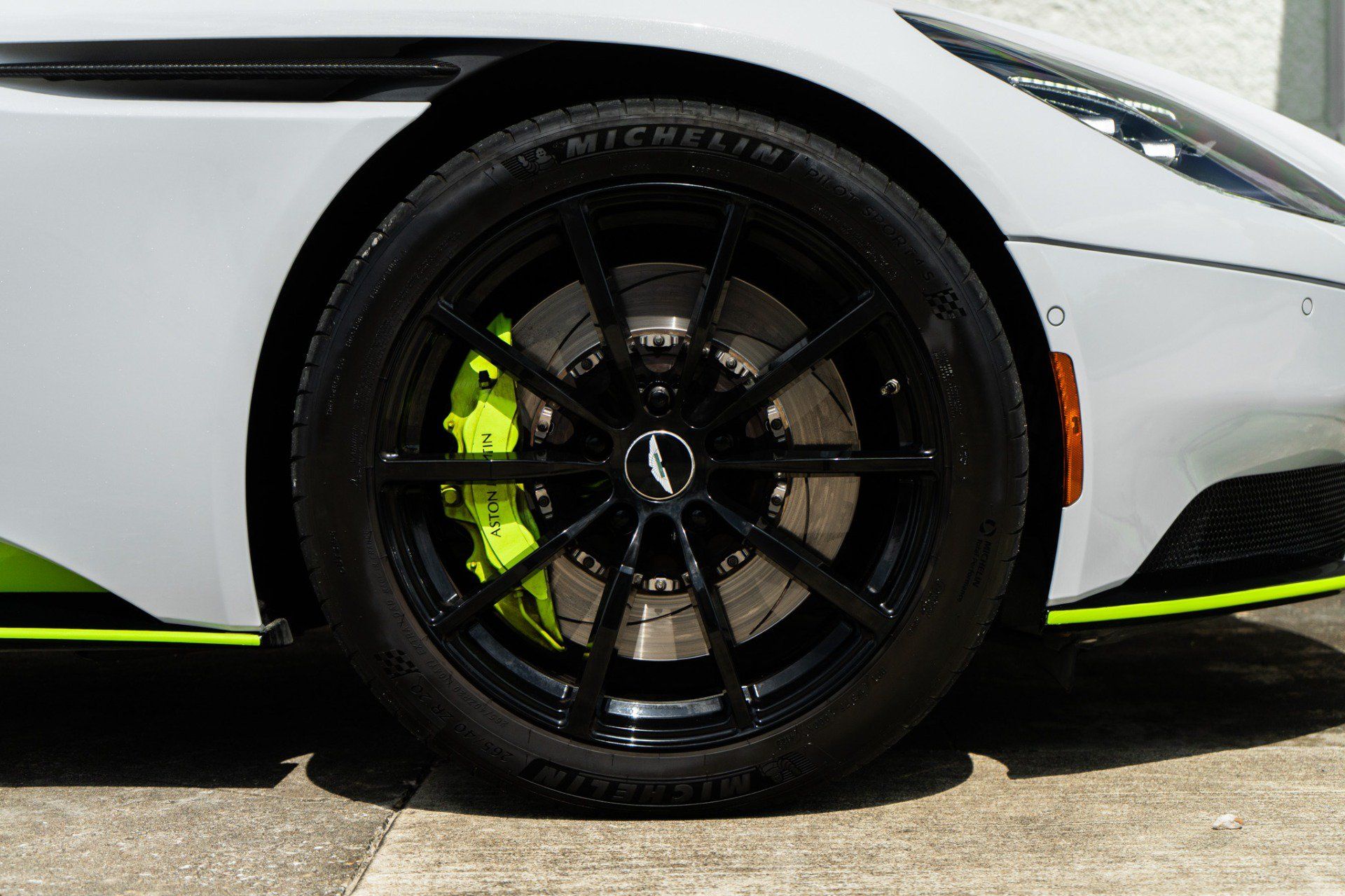 Used 2019 Aston Martin DB11 AMR RWD image 27