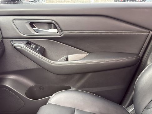 Certified 2024 Nissan Rogue SL AWD/4WD image 18