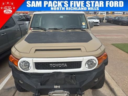 Used 2012 Toyota FJ Cruiser 4WD image 2