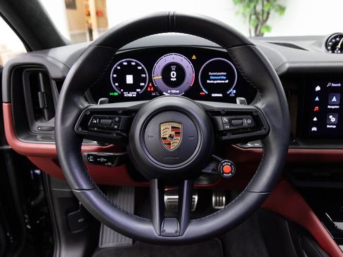 Used 2024 Porsche Cayenne Turbo GT AWD/4WD image 16
