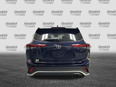 Used 2021 Toyota Highlander XSE FWD image 11