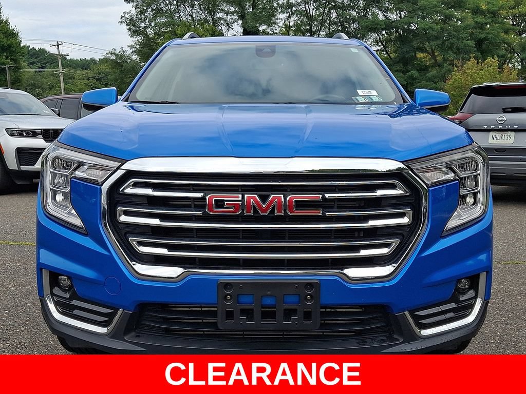 Used 2024 GMC Terrain SLT AWD/4WD image 2