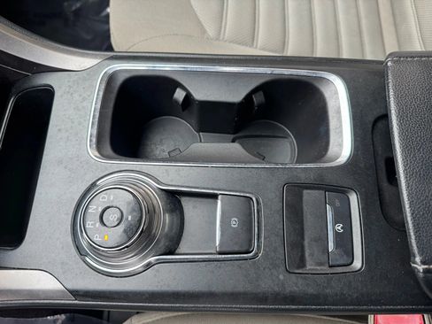 Used 2017 Ford Fusion SE FWD image 34