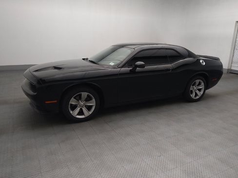 Used 2019 Dodge Challenger SXT RWD image 2
