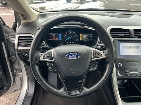 Used 2019 Ford Fusion SE image 20