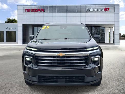 Used 2025 Chevrolet Traverse LT FWD image 2