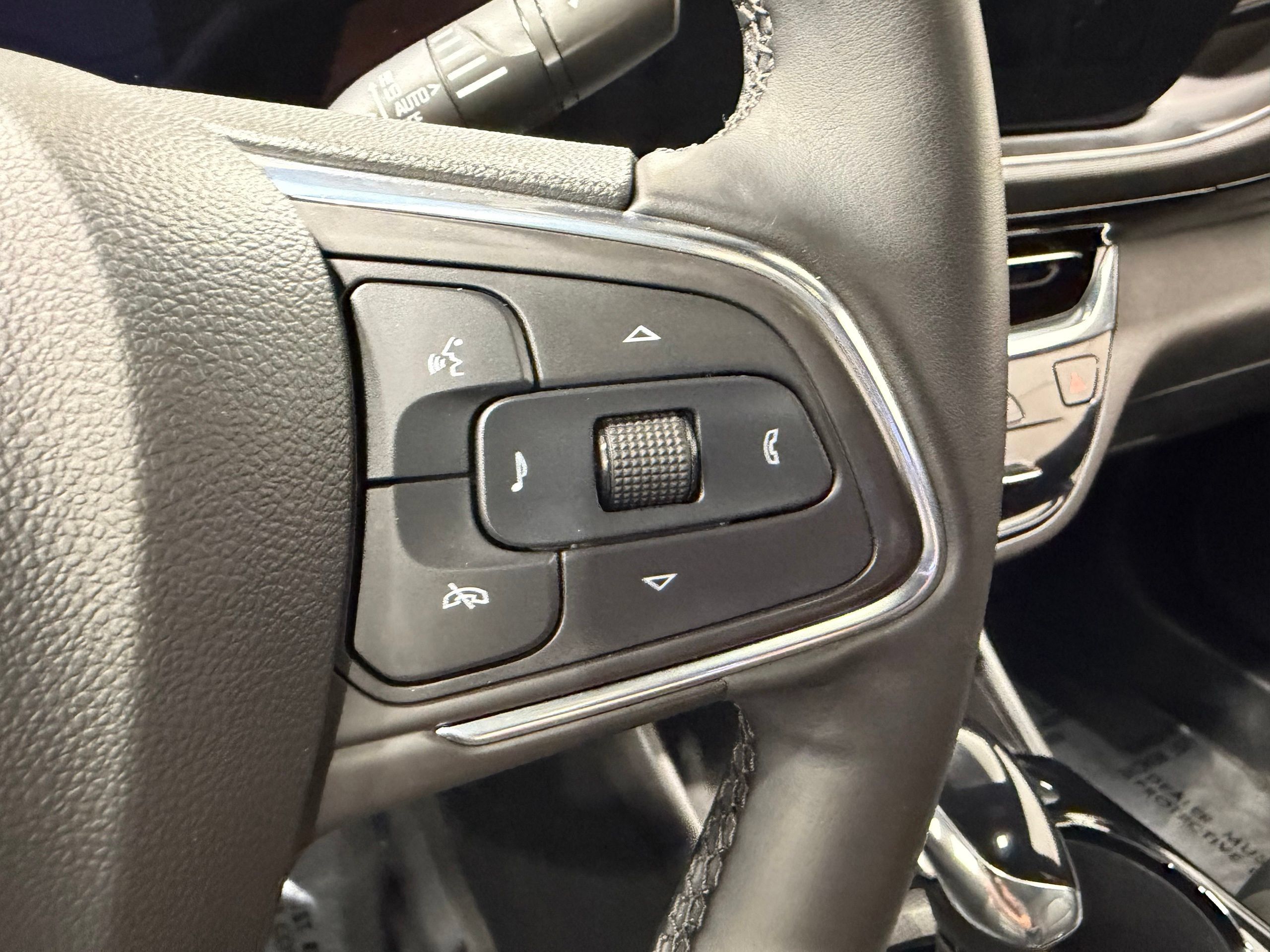 Used 2025 Buick Envista Avenir FWD image 38