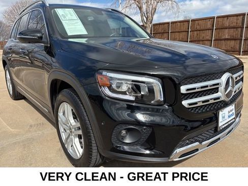 Used 2023 Mercedes-Benz GLB 250 4MATIC w/ Premium Package image 2