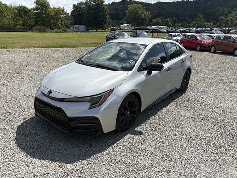 Used 2022 Toyota Corolla SE image 1