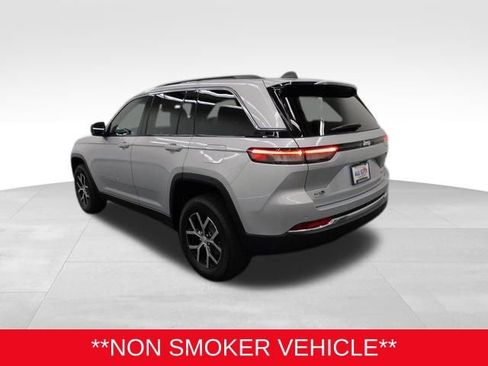 Used 2025 Jeep Grand Cherokee Limited image 7