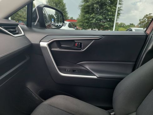 Used 2022 Toyota RAV4 LE AWD/4WD image 28