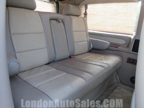 Used 2017 GMC Savana 2500 RWD image 16