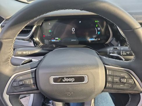 Used 2022 Jeep Grand Cherokee Limited 4xe w/ Luxury Tech Group II AWD/4WD image 24