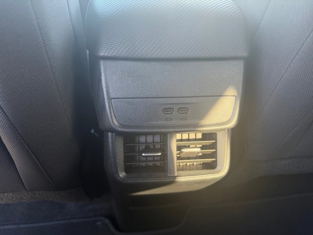 Used 2026 Chevrolet Equinox LT AWD/4WD image 16