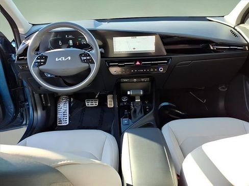Used 2024 Kia Niro EX Touring image 13
