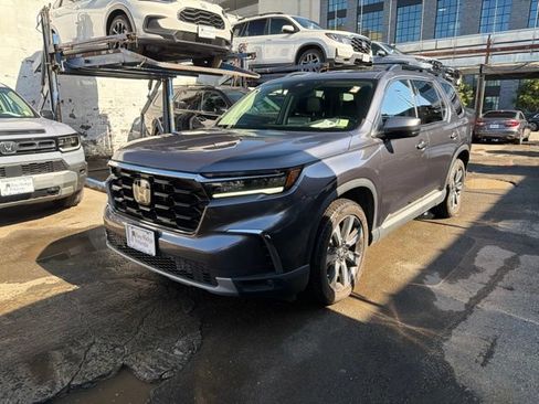 Certified 2024 Honda Pilot Touring image 1