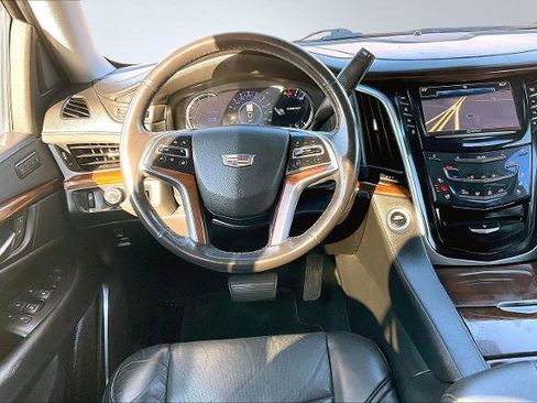 Used 2019 Cadillac Escalade ESV Premium Luxury image 5