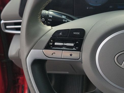 Used 2025 Hyundai Elantra SEL image 30