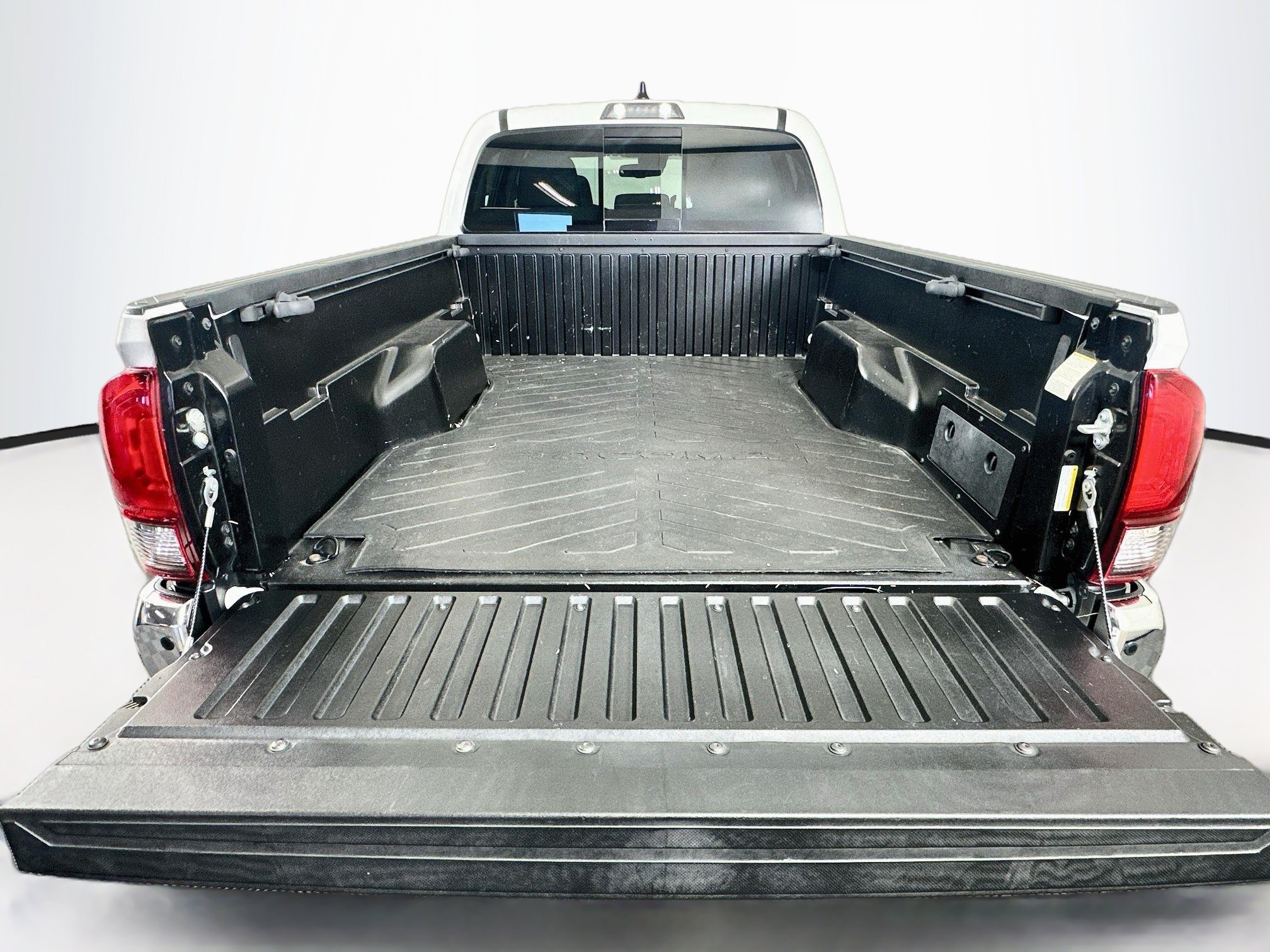 Used 2023 Toyota Tacoma SR5 RWD image 27