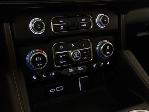 Used 2024 GMC Yukon AT4 w/ AT4 Premium Plus Package AWD/4WD image 20