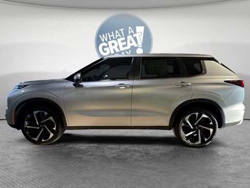 Used 2022 Mitsubishi Outlander SE image 7