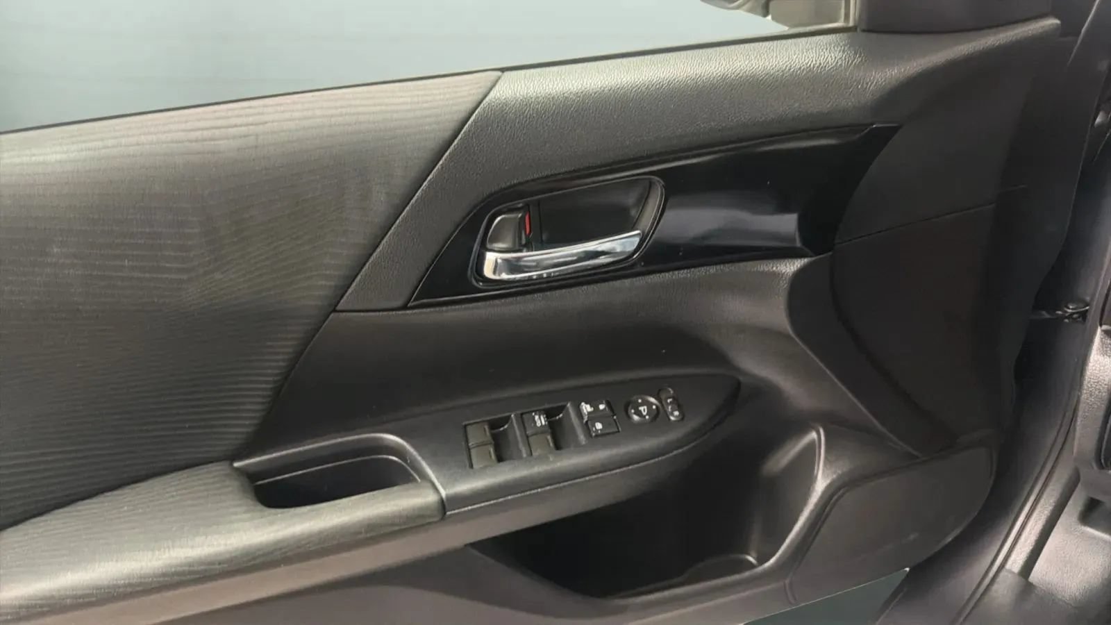 Used 2017 Honda Accord LX image 17