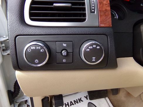 Used 2007 Chevrolet Suburban LTZ w/ LTZ Preferred Equipment Group AWD/4WD image 18