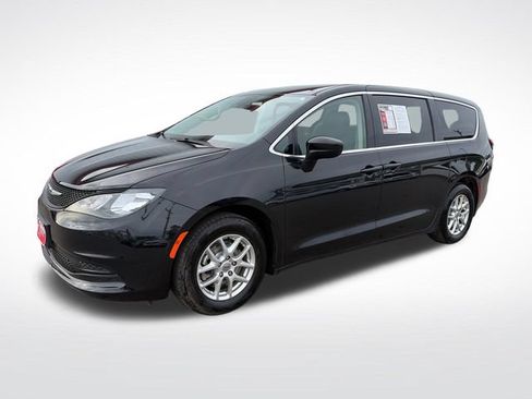 Used 2023 Chrysler Voyager LX FWD image 1