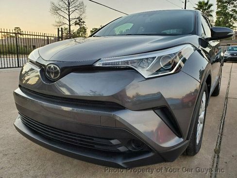 Used 2019 Toyota C-HR LE image 3