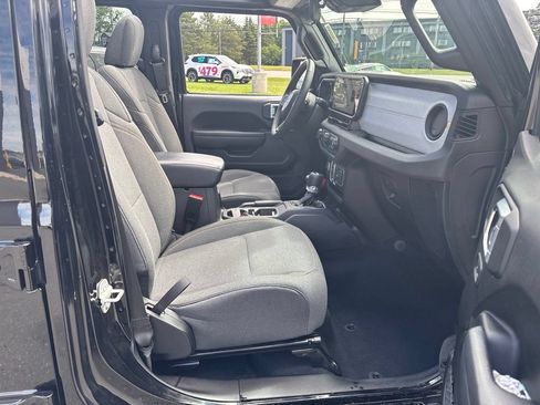 Used 2024 Jeep Wrangler Unlimited w/ Convenience Group AWD/4WD image 32