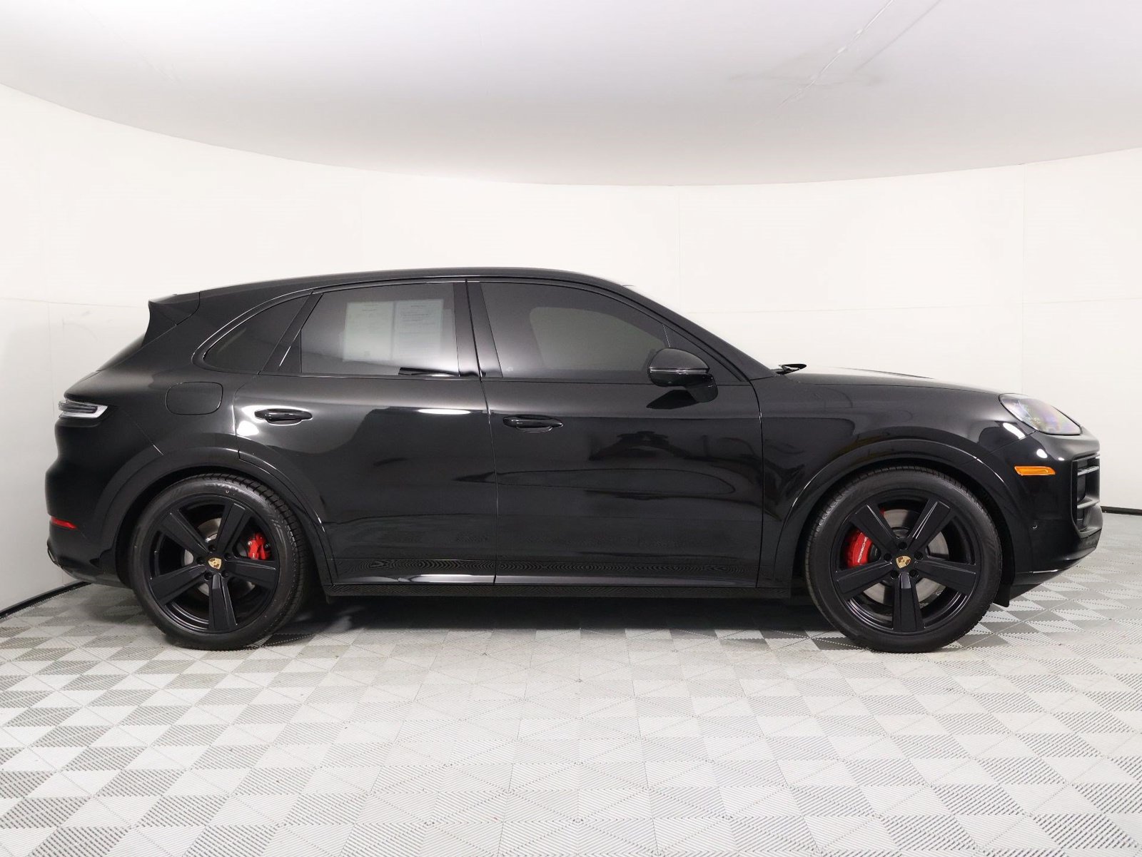 Certified 2025 Porsche Cayenne GTS AWD/4WD image 8