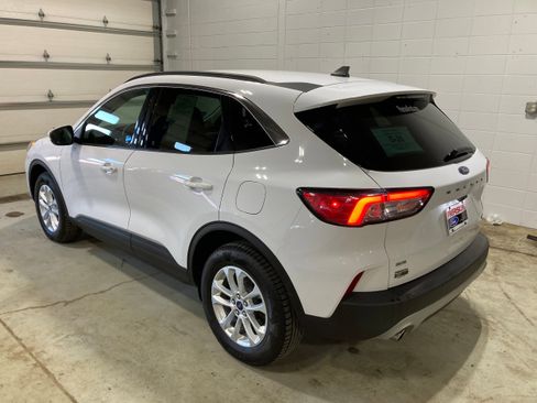 Used 2021 Ford Escape SE image 14
