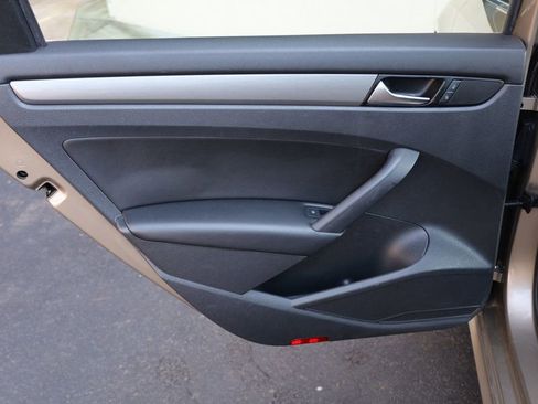 Used 2015 Volkswagen Passat TDI SE image 17