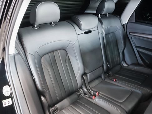 Used 2022 Audi Q5 Premium Plus image 8