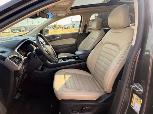 Used 2019 Ford Edge SEL w/ Equipment Group 201A FWD image 9