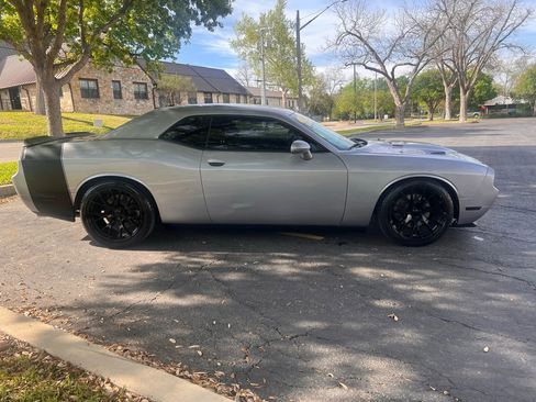 Used 2014 Dodge Challenger R/T image 4