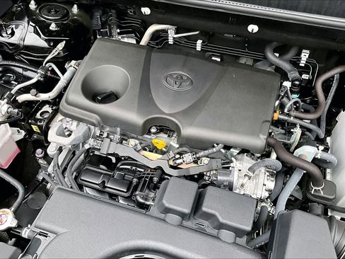 Certified 2025 Toyota RAV4 LE image 31