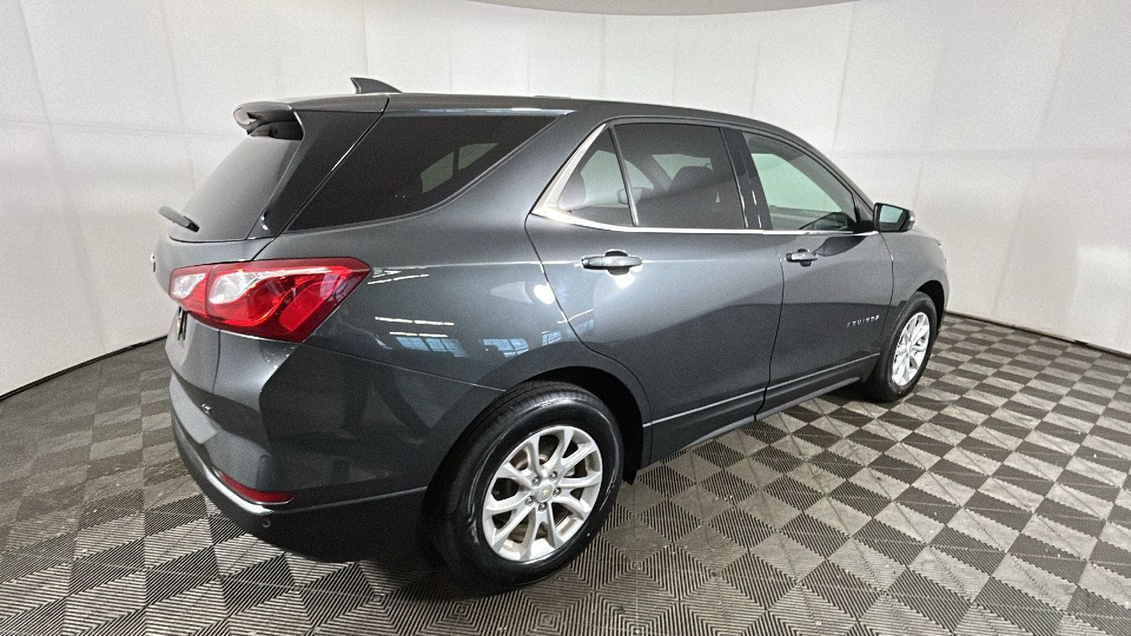 Used 2019 Chevrolet Equinox LT FWD image 3