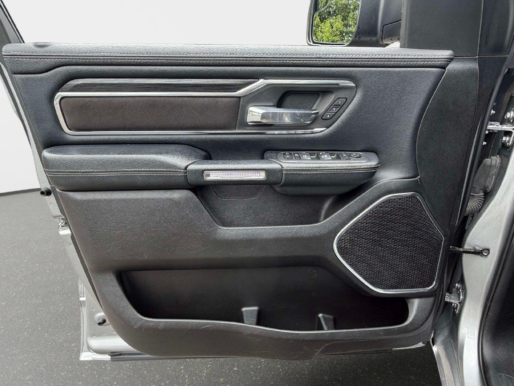 Used 2024 RAM 1500 Laramie AWD/4WD image 12
