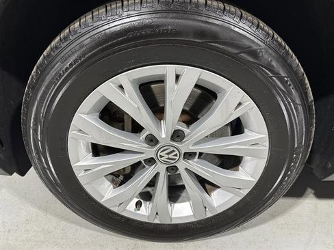Used 2019 Volkswagen Tiguan SE image 11