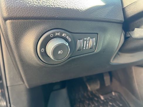 Used 2018 Jeep Compass Latitude w/ Popular Equipment Group image 8