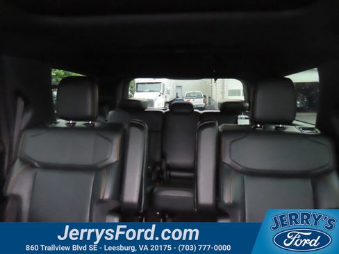 Used 2025 Ford Expedition Tremor AWD/4WD image 32