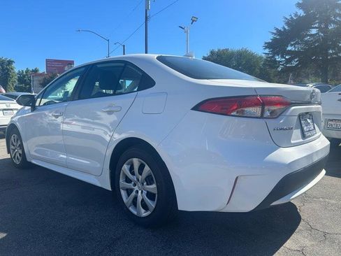 Used 2021 Toyota Corolla LE FWD image 5