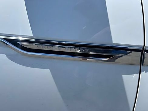 Used 2020 Volkswagen Atlas Cross Sport SE w/ Towing Package AWD/4WD image 11