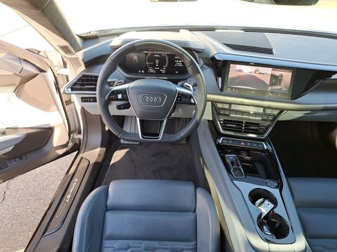 Used 2024 Audi e-tron GT Prestige image 6