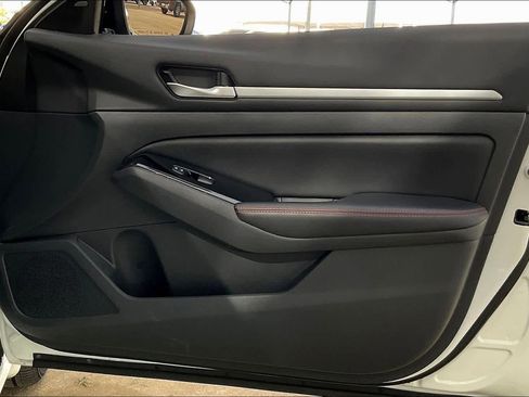 Certified 2025 Nissan Altima 2.5 SR image 21