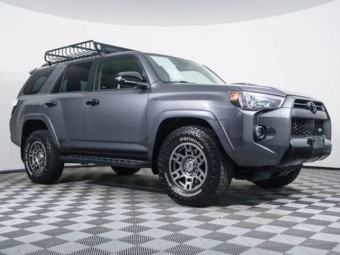 Used 2020 Toyota 4Runner Venture w/ Moonroof Package AWD/4WD image 9