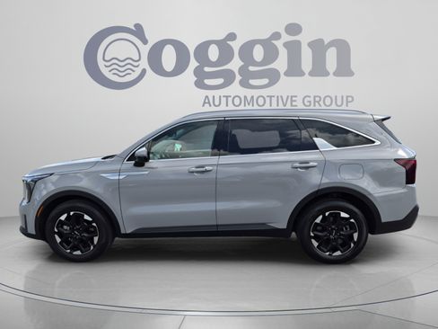 Used 2025 Kia Sorento S FWD image 3
