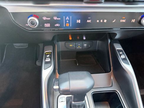 Used 2025 Kia Sorento S image 23